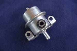 Volvo Pre-owned Fuel Pressure Regulator BOSCH 0280160292 fit 240 740 (1987-1992) - Fuel Injection Products